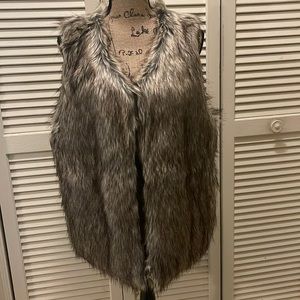 BNWT Evy’s Tree Ivy vest. XL.